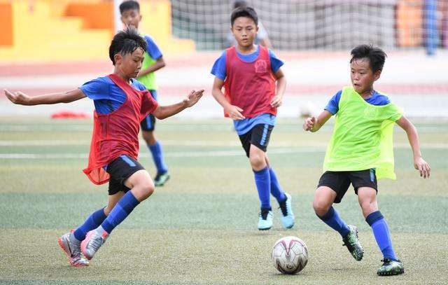 国内儿童足球_中国小学生足球