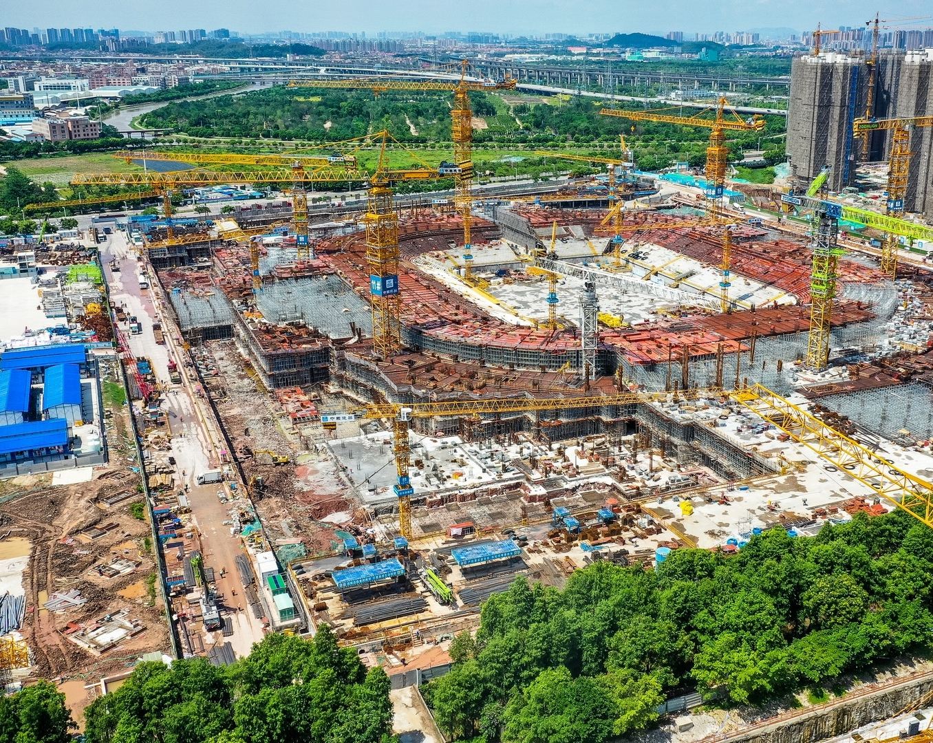 恒大足球场方案莲花_广州恒大新建的莲花足球场