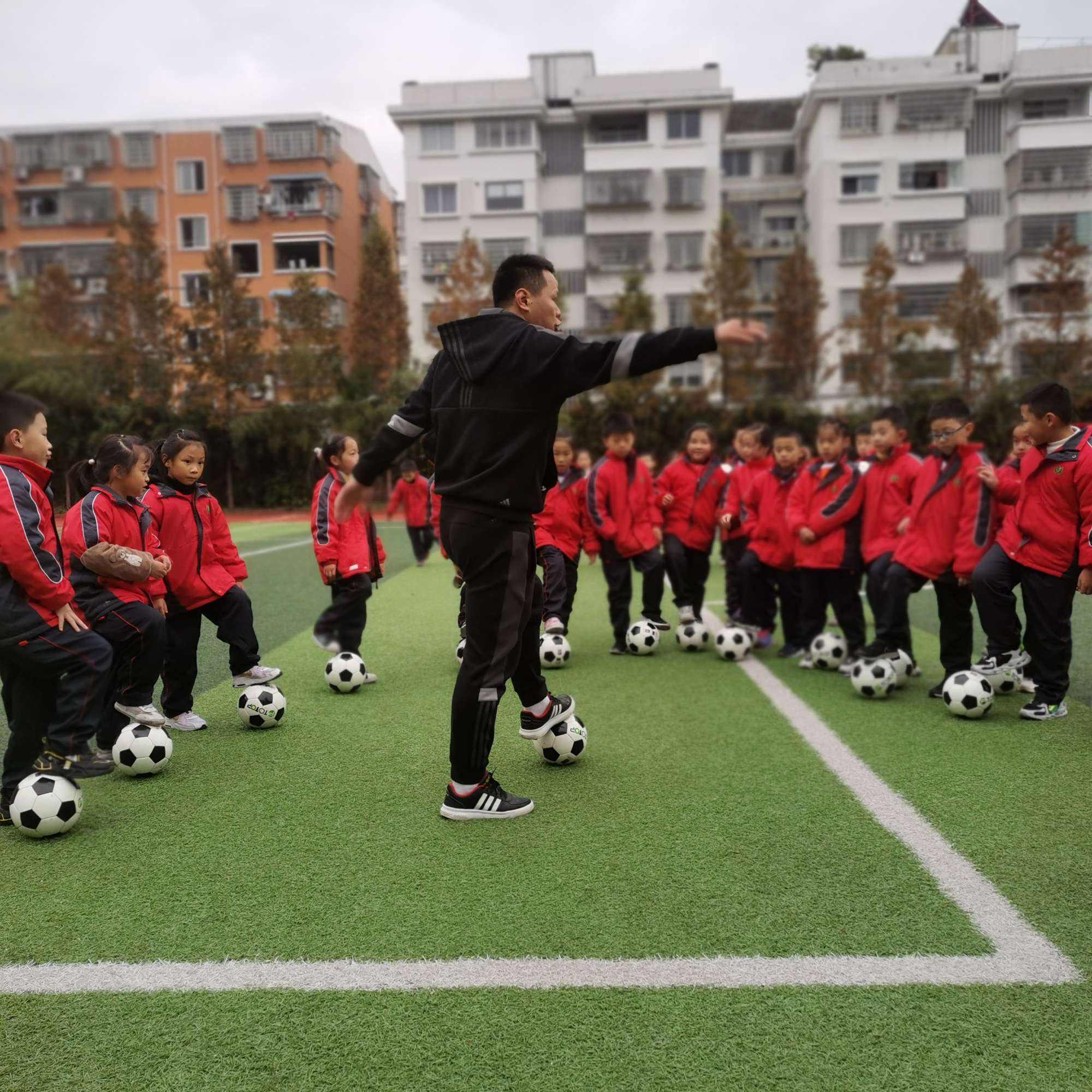 足球听我说_踢足球的踢怎么写