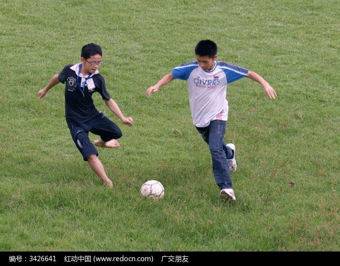 中学生足球_中学生足球训练10个基本动作