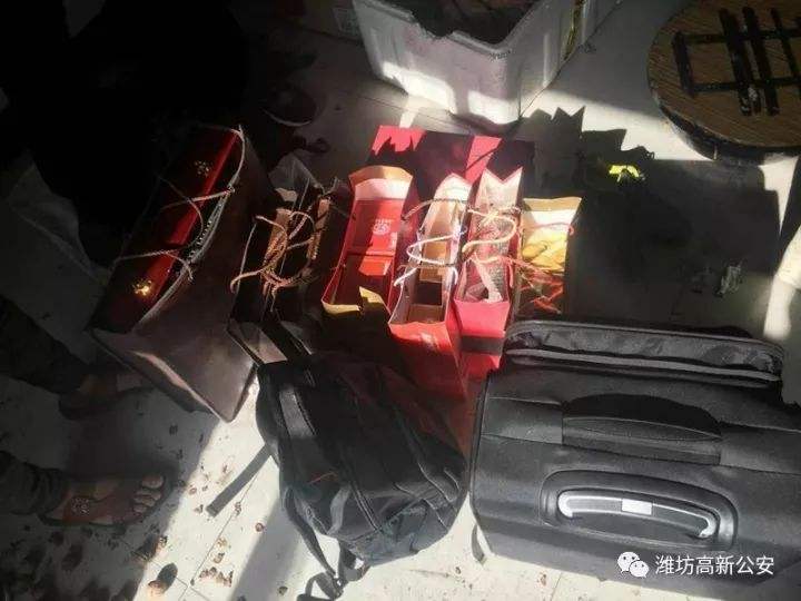 足球砸车_汽车被足球砸没事吧