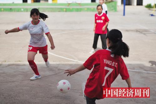 足球女队电影_男式女子足球队 电影