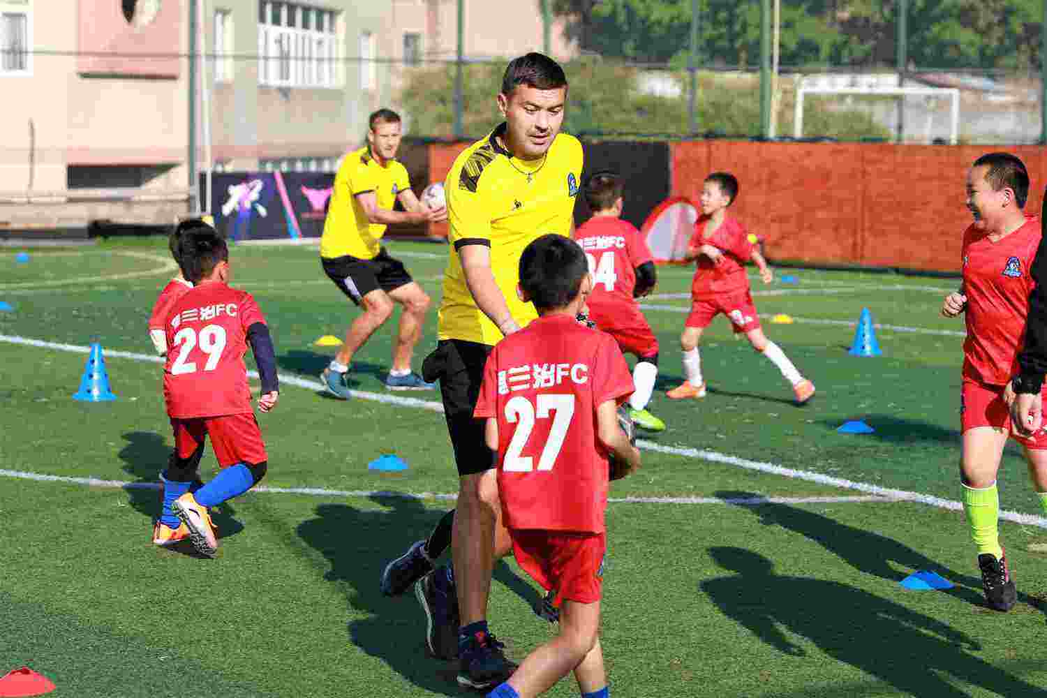 深圳龙岗足球_深圳龙岗足球场收费价格