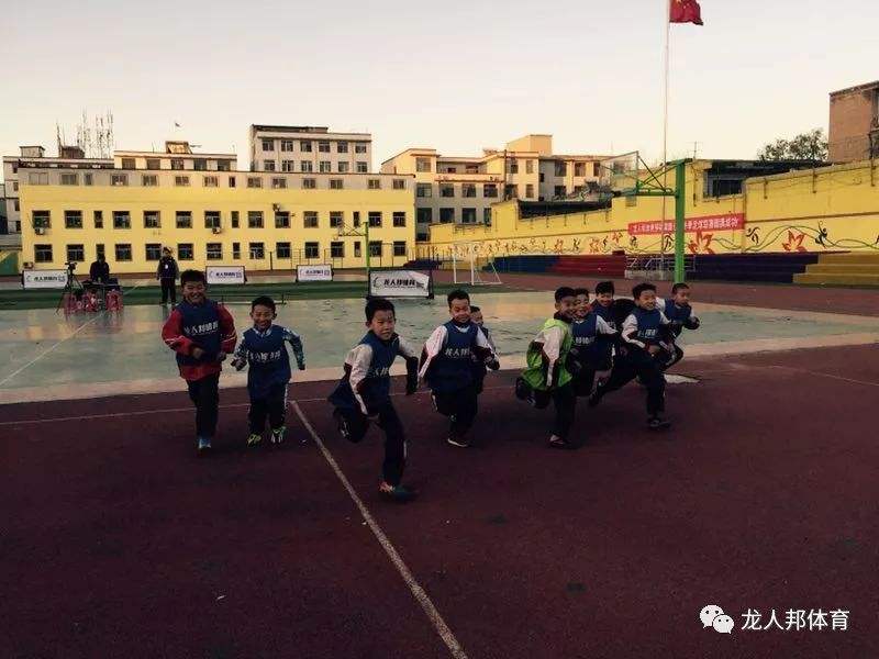 黄杰小学足球梦想歌_中国青少年足球之歌歌词