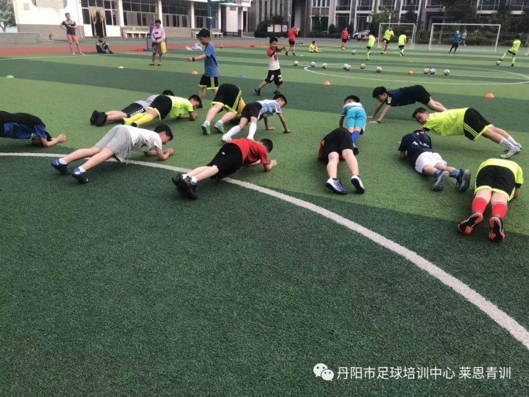 练足球坏处_学足球的坏处