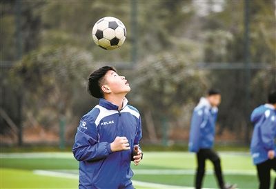 湖州龙泉小学足球场_湖州市龙泉小学足球队