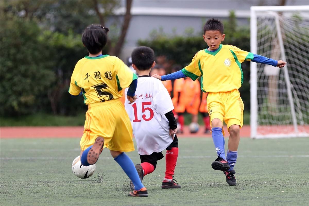 小学生足球表演节目_少儿足球表演