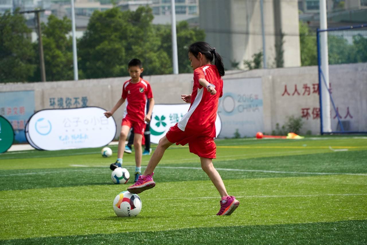 女娃儿足球_中国足球女孩