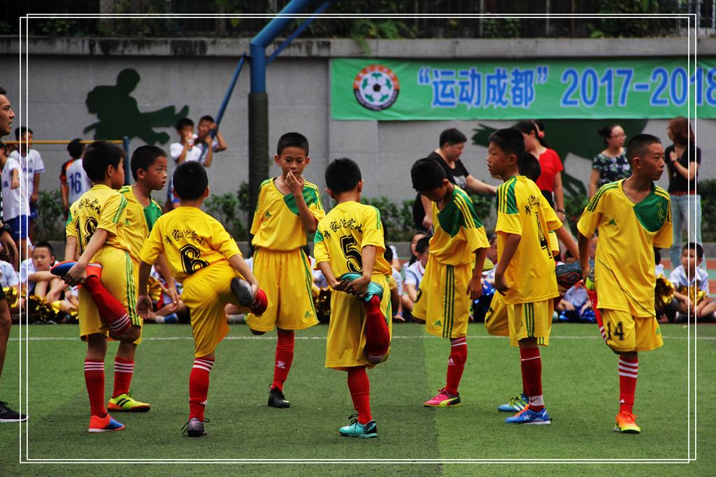 中小学体育足球比赛_足球小学生比赛