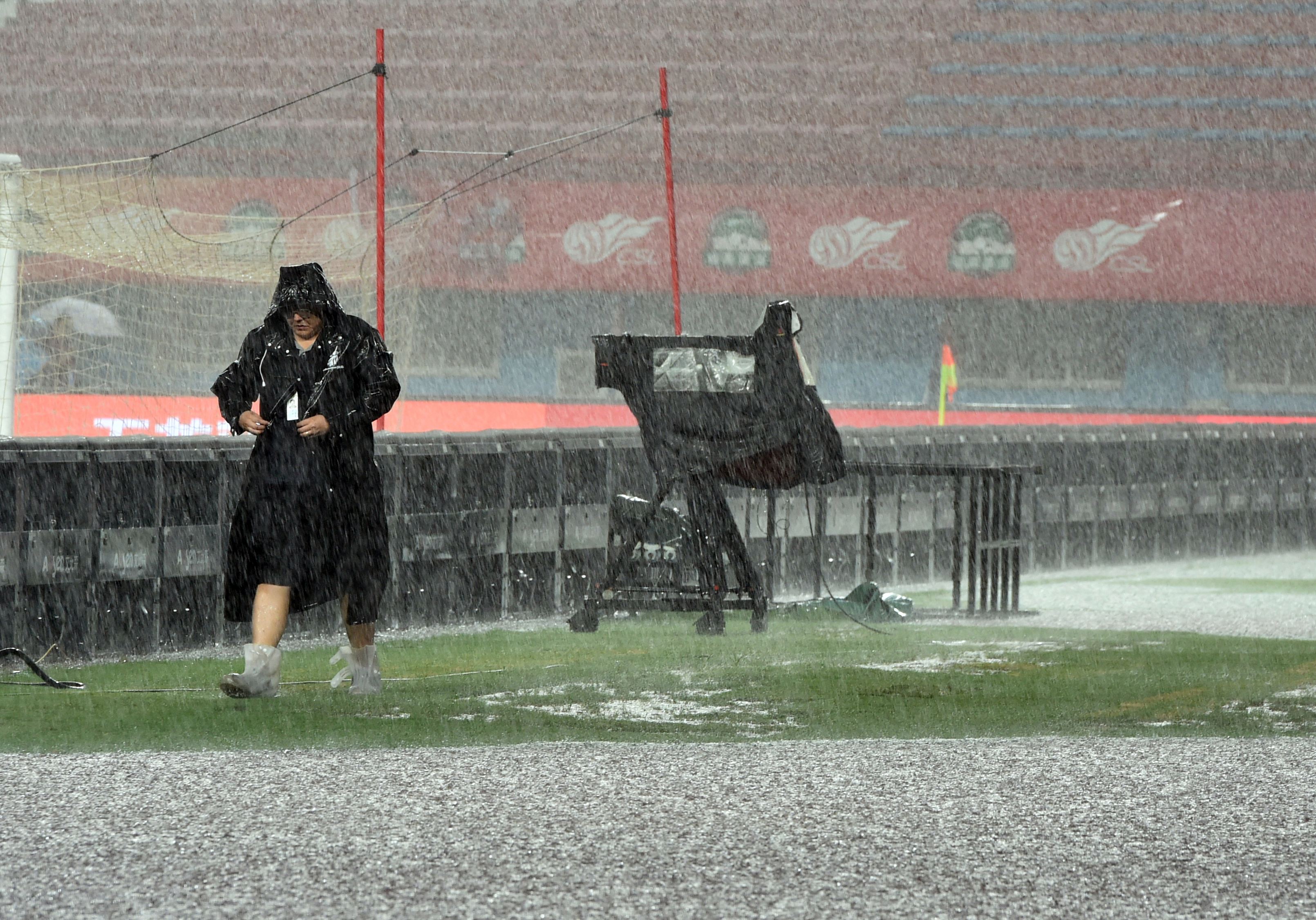 足球球员大雨_足球球员大雨是哪一年