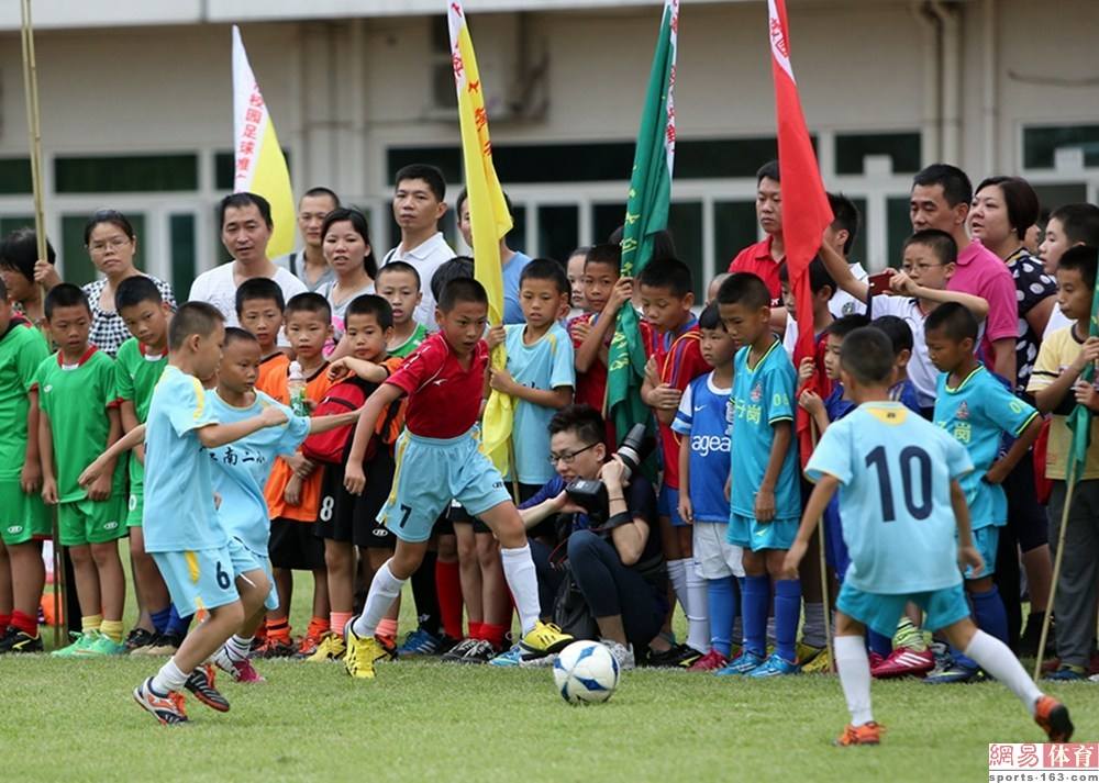 青少年足球培训基地_中国足球青少年训练基地