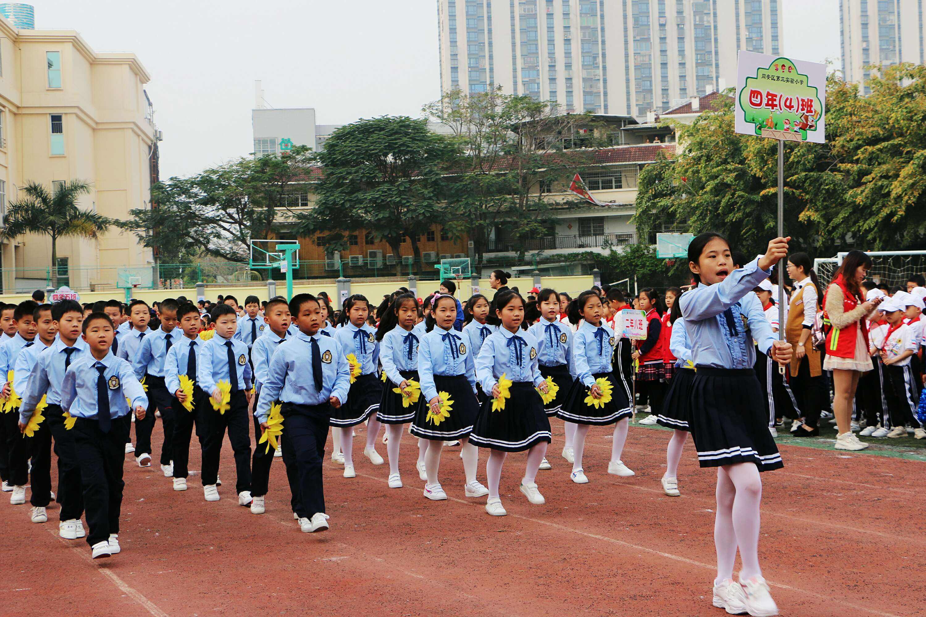 小学足球队解说词_小学足球队入场解说词