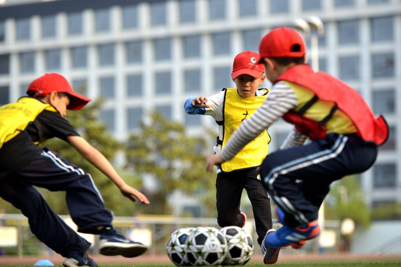 足球部少年_少年足球战队