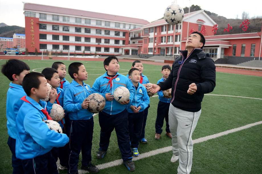 学生练足球_学生练足球老师有资格阻拦吗