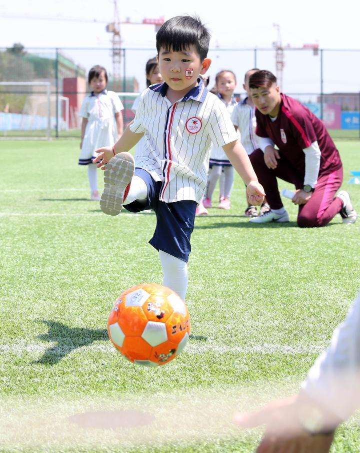 六岁足球_六岁足球训练用几号球合适