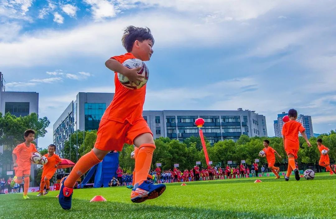 禁止幼儿足球考级_少儿足球考级先考几级