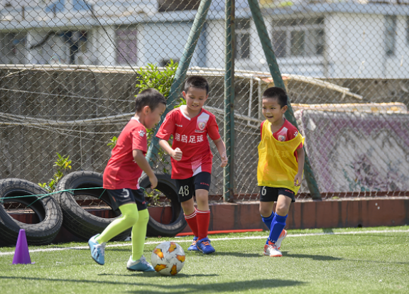 深圳儿童足球培训机构_深圳市足球协会青少年足球培训基地