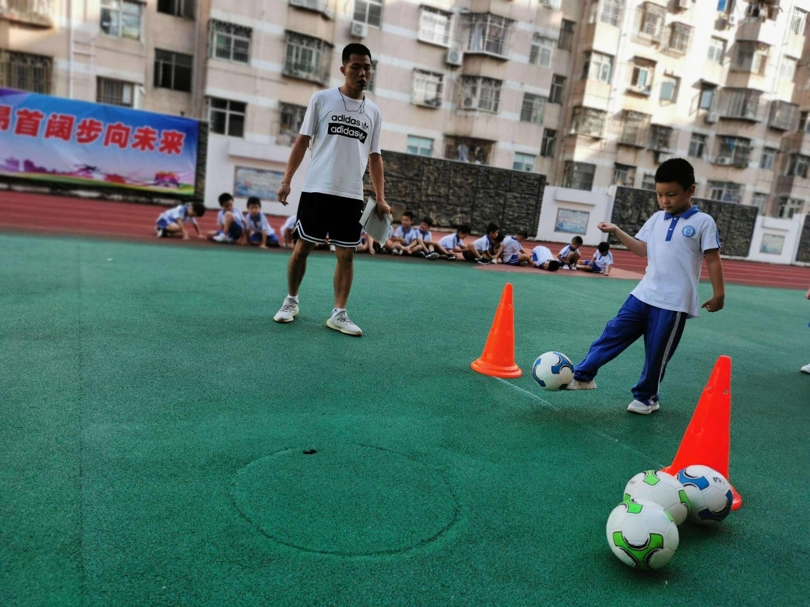 小学生体育课足球游戏_小学生体育课足球游戏视频