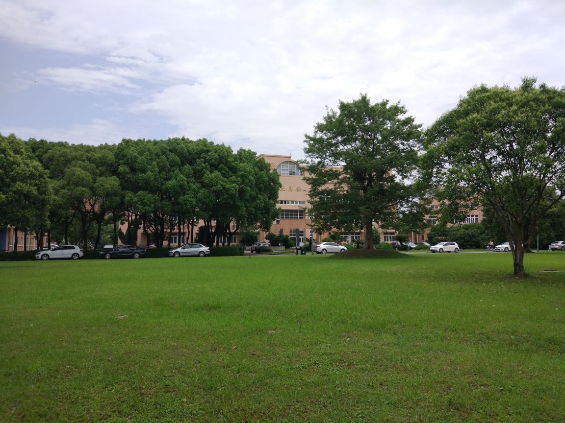 宁波大学几个足球场_宁波大学风雨球场在哪