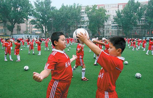 足球操视频民族小学_小学足球操音乐与舞蹈视频