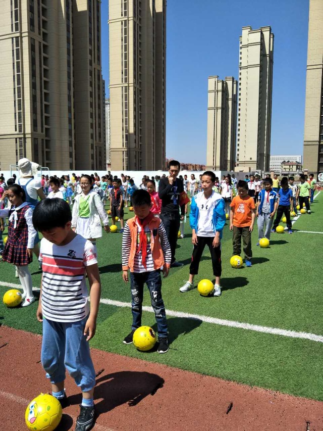 足球操视频民族小学_小学足球操音乐与舞蹈视频