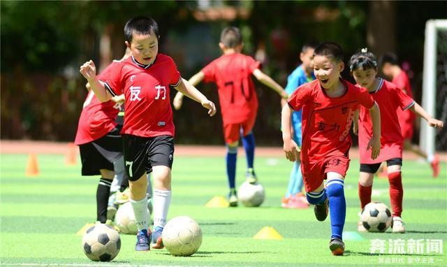 学生足球游戏_小学生足球小游戏