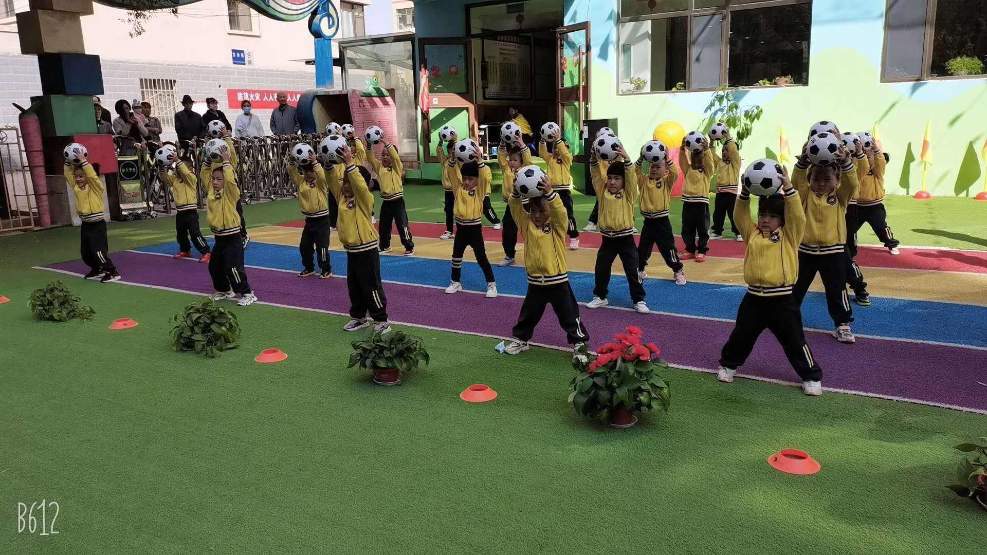 实验小学足球操音乐_实验小学足球操音乐叫什么