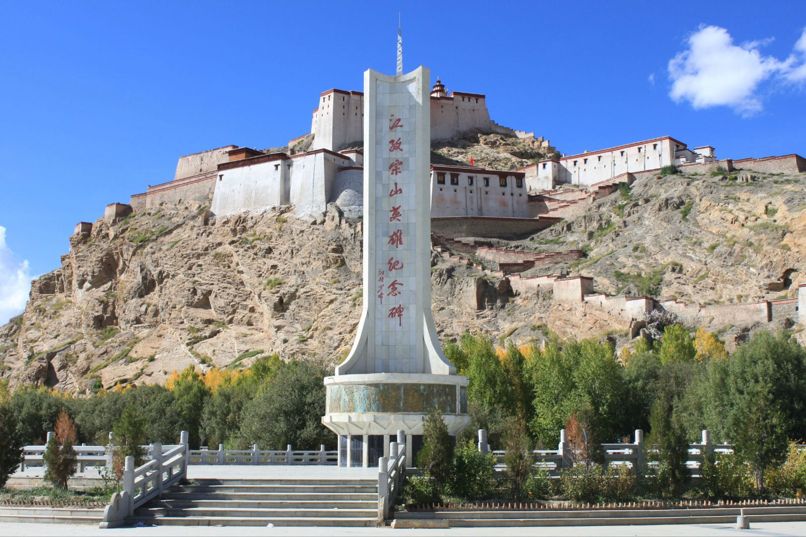 江孜足球场_江孜饭店地址和电话