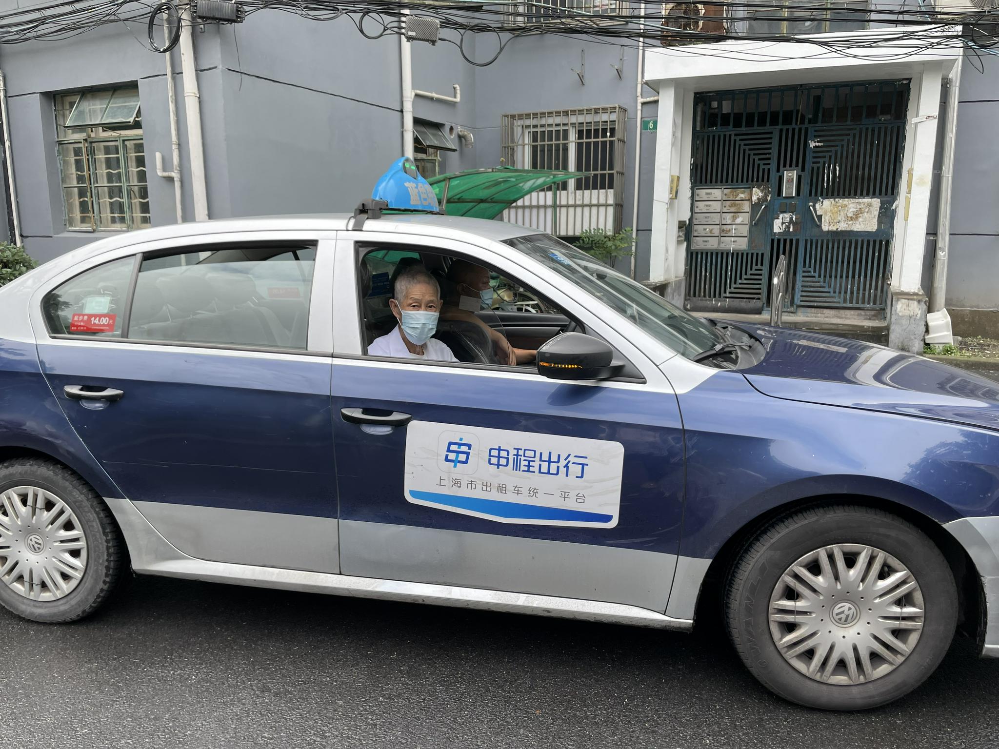 外地人在上海买台新能源车跑滴滴_外地人在上海买新能源汽车可以上沪牌吗