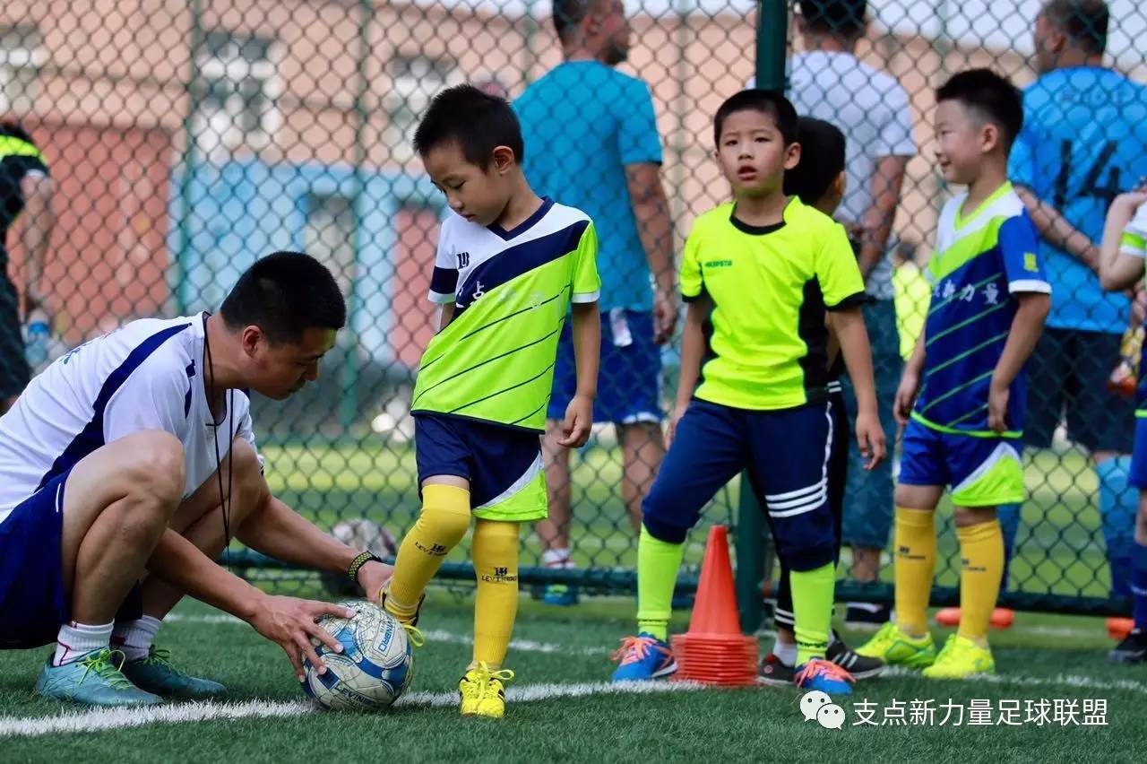 少年足球训练_少年足球训练视频