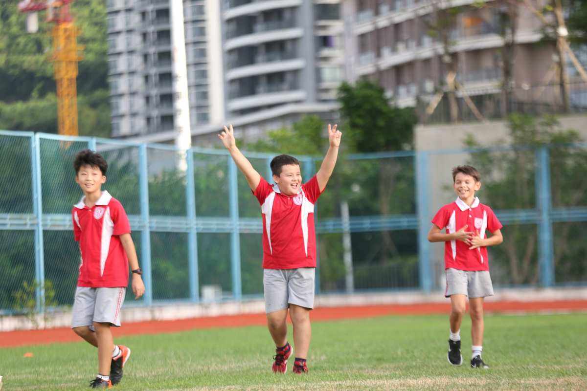 学校足球_学校足球场