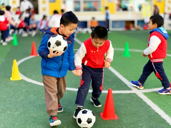 足球特色幼儿园_足球特色幼儿园申报条件