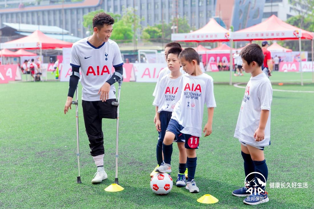 青少年足球人物_青少年足球人物图片