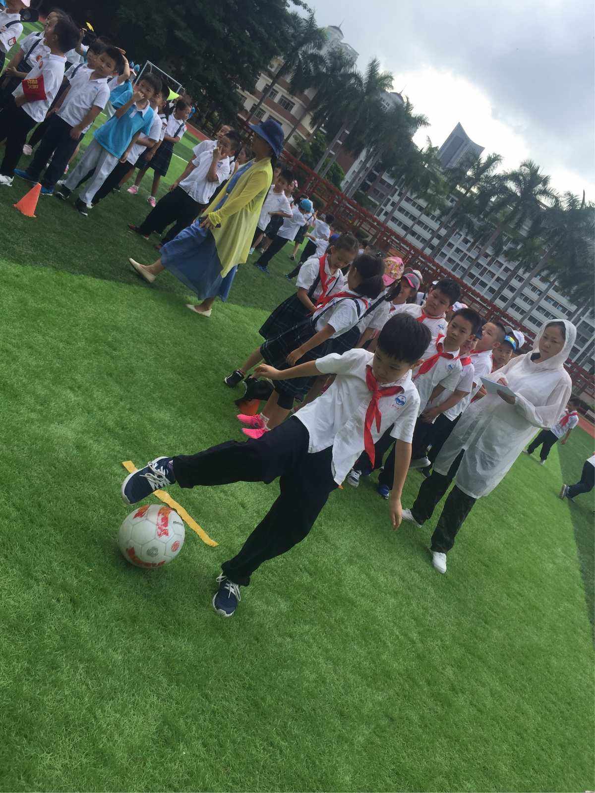 小学二年级足球学期教学目的要求_二年级足球学期训练计划