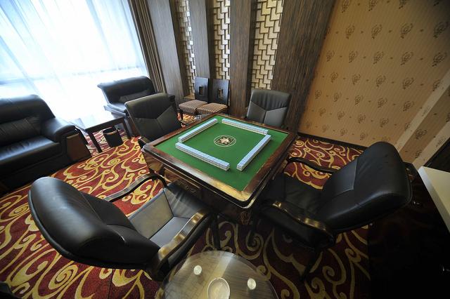 棋牌室等娱乐场所罪与非罪_棋牌室是否聚众赌博的法律界定