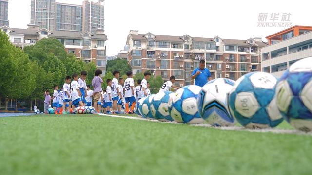 全国校园足球示范学校逸夫小学的简单介绍