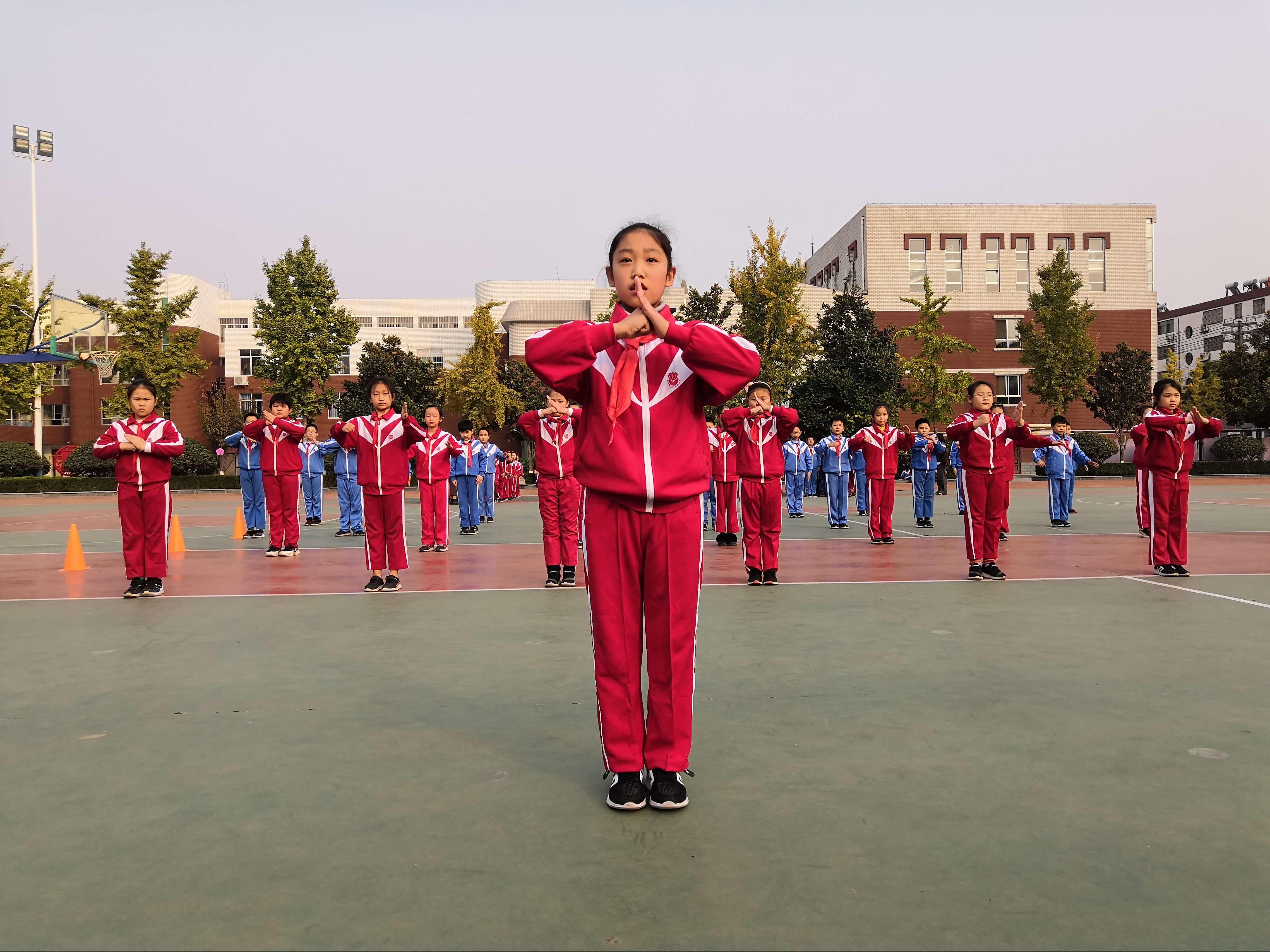 学生体育动作_小学体育动作名称及做法