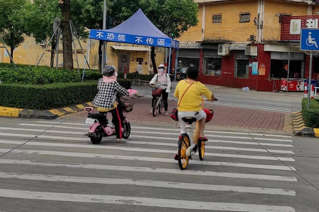 骑电瓶车过红绿灯常识_骑电动车过红绿灯示意图