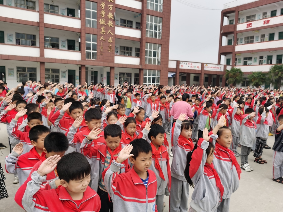 新马桥中心小学体育老师_北新村小学体育老师