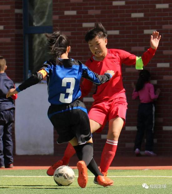 踢足球学什么专业好_踢足球学什么专业好女生