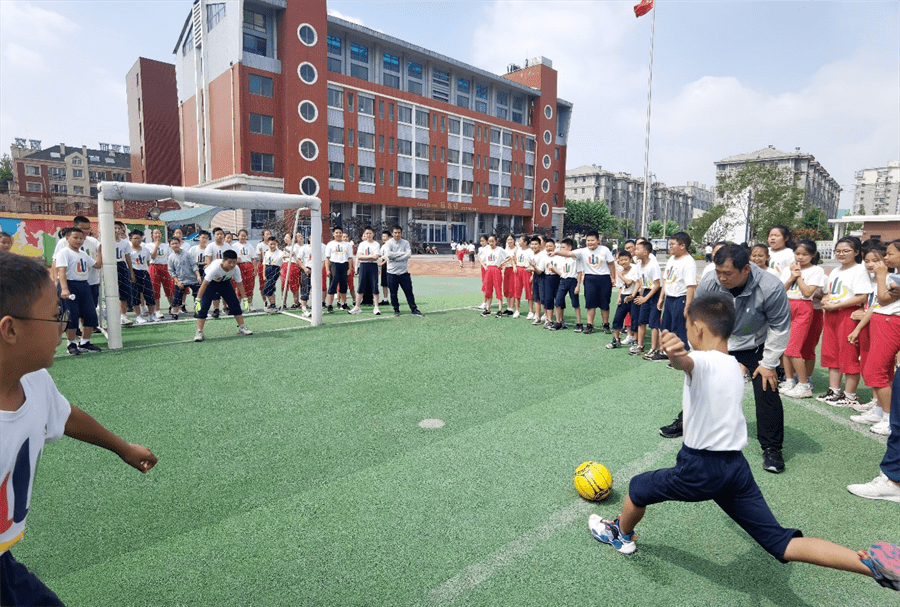 济南高新区足球实验学校_济南世纪英华实验学校怎么样