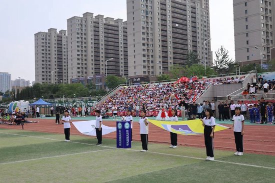 济南高新区足球实验学校_济南世纪英华实验学校怎么样